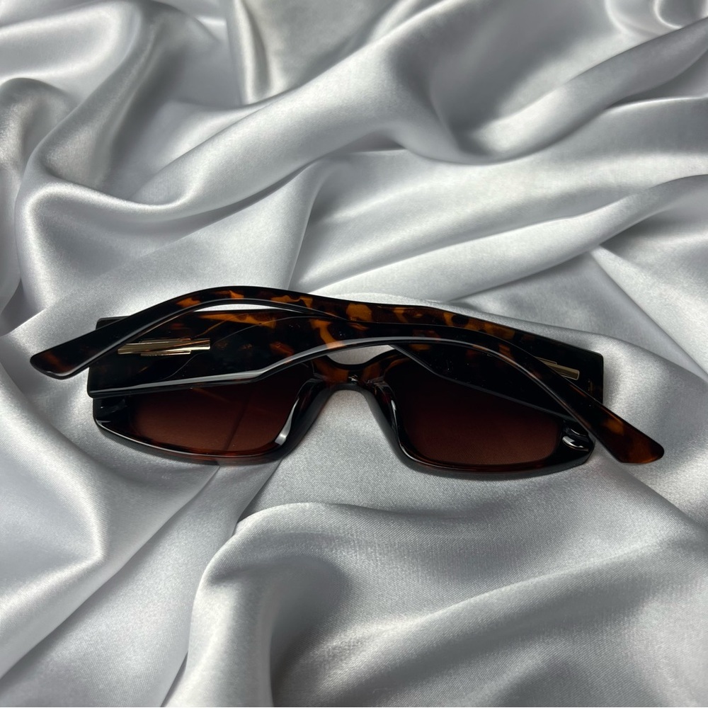 Women’s Rectangle Retro Thick Frame Cat Eye Sunglasses - Picture 5 of 6